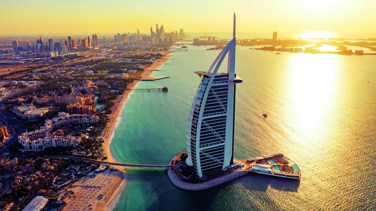 طقس الإمارات غداً: من صحو إلى غائم جزئياً